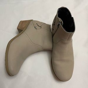 Teva tan leather ankle booties. Great condition. Worn only once.